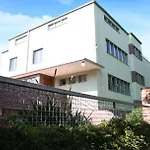 Гостевой дом Gaestehaus Am Klinikum Галль