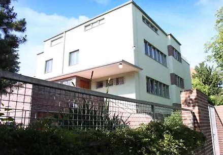 Гостевой дом Gaestehaus Am Klinikum Галль